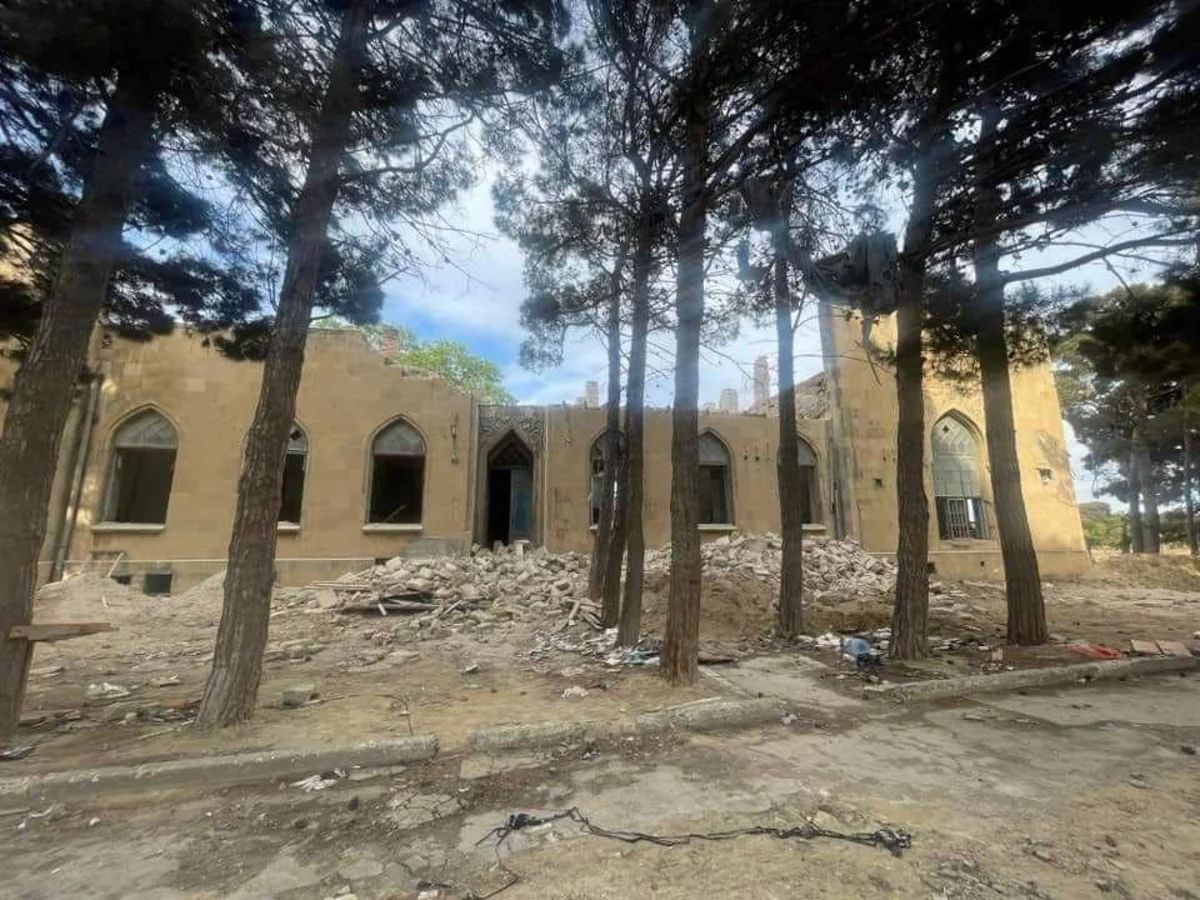 Bakıda ötən əsrin memarlıq abidəsi sökülmə təhlükəsi ilə üz-üzədir