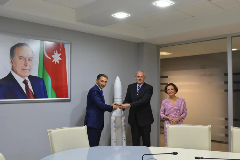 Fransanın “Milli Kosmik Tədqiqatlar Mərkəzi”nin prezidenti Jan-Iv Lö Gol “Azərkosmos”a səfər edib