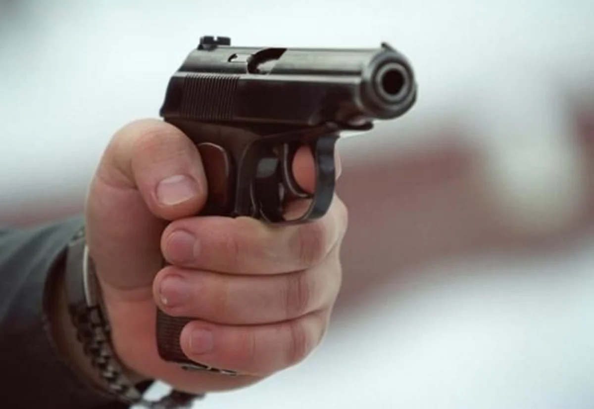 Bakıda yeniyetmə qardaşını güllələyib