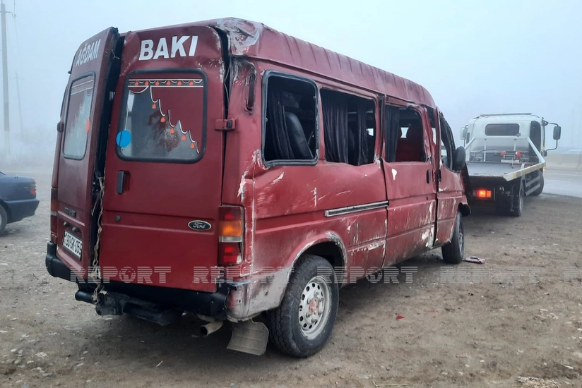 Kürdəmirdə mikroavtobus qəzaya uğrayıb, 1 nəfər ölüb,  4 nəfər xəsarət alıb