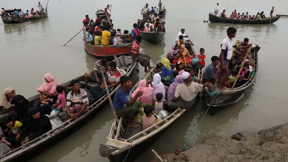 Myanmalı müsəlmanları daşıyan qayıq batıb, 12 nəfər ölüb, 25 nəfər itkin düşüb