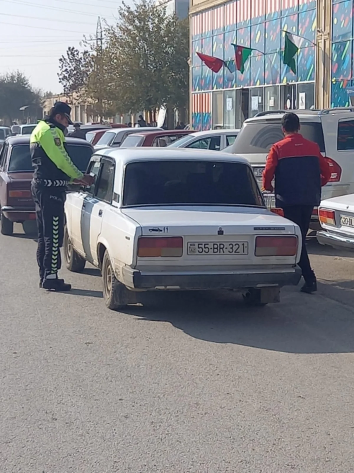 Kürdəmirdə qaydaları pozan sürücülərə inzibati protokollar tərtib olunub