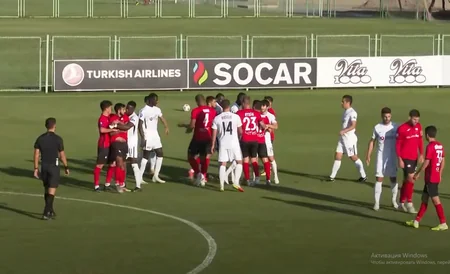 Neftçi - Qəbələ matçında dava: Meza Kolli rəqibi vurduğu üçün qovulub