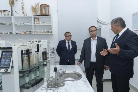 Məcnun Məmmədov Gəncə və Göygöldə elmi-tədqiqat institutları ilə tanış olub