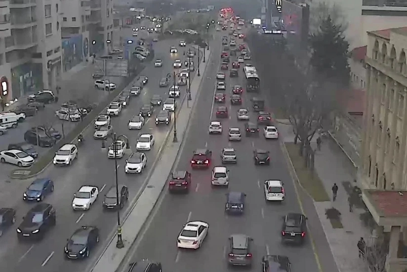 Bakıda tıxac yaranan yolların adları açıqlanıb