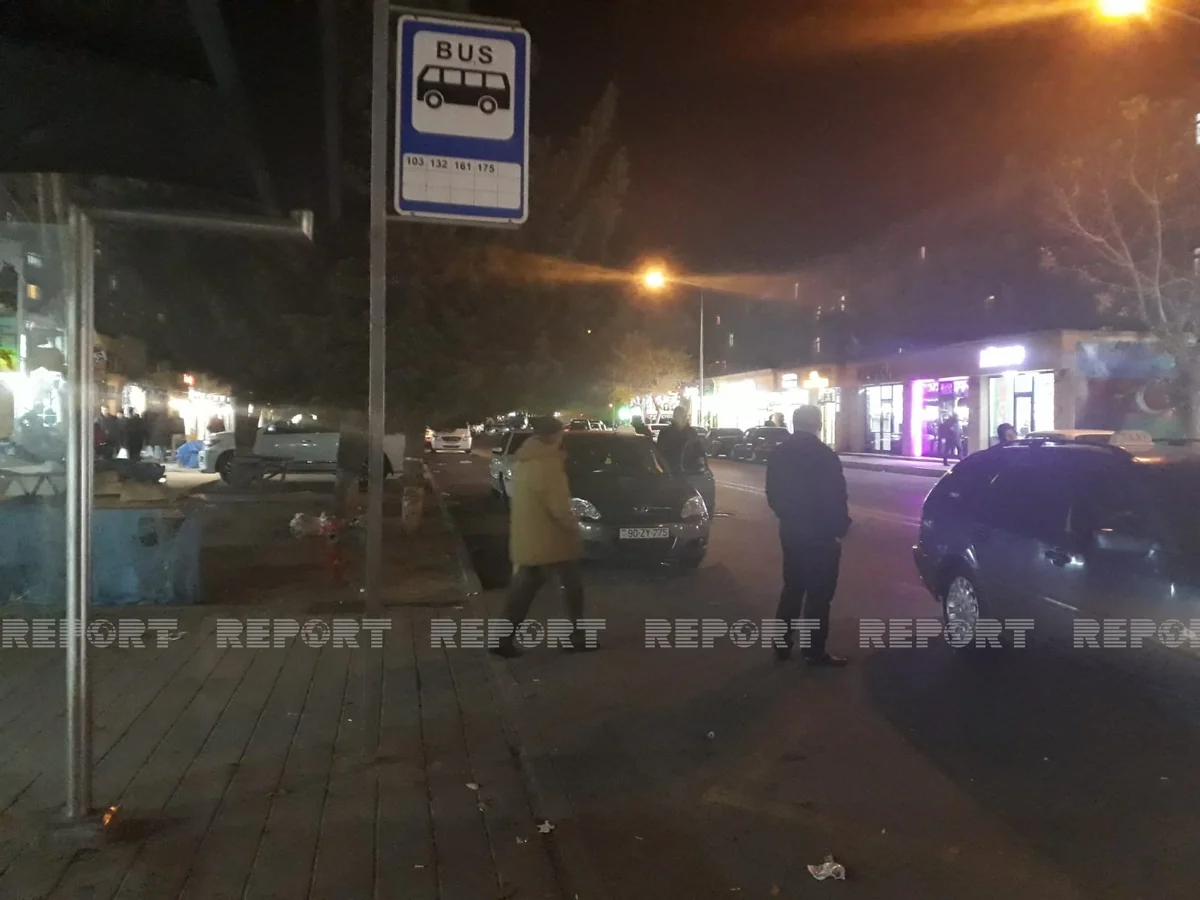 Bakıda avtomobil yolu keçən qadını vurub