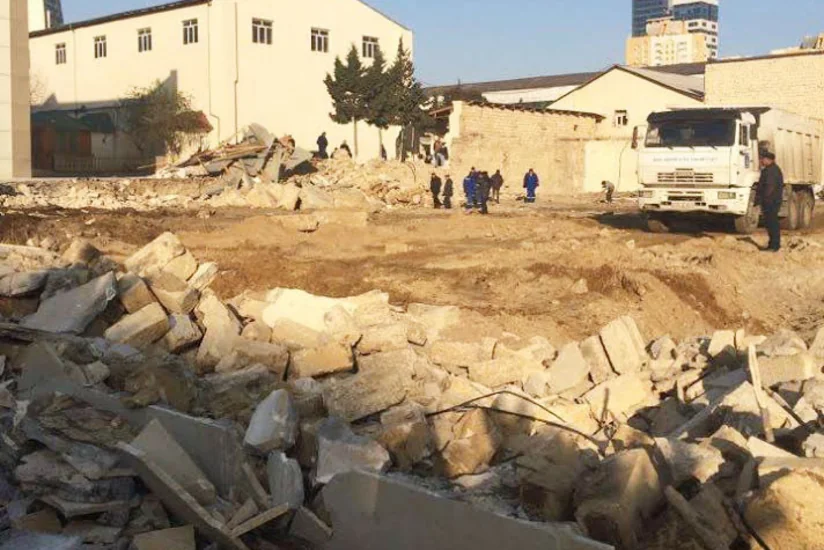 Bakıda otel sökülür - FOTO - YENİLƏNİB
