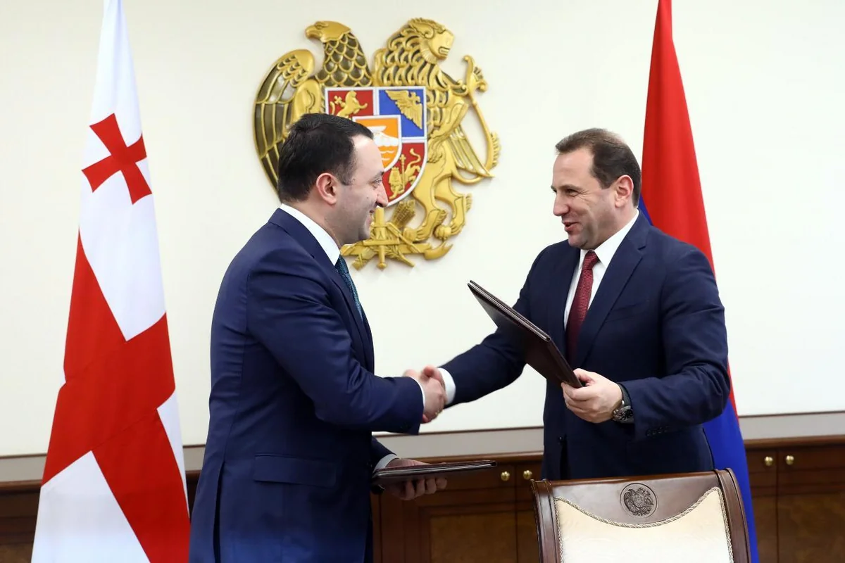 Gürcüstan və Ermənistanın müdafiə nazirləri sənəd imzaladı