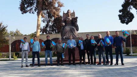 Parlament jurnalistləri cəbhə bölgəsində bayraq aksiyası keçiriblər - FOTOREPORTAJ