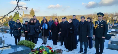 Azərbaycan diplomatları Topçubaşovun qəbrini ziyarət edərək şəhidləri yad ediblər