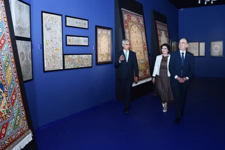 Albaniya Prezidenti və xanımı Heydər Əliyev Mərkəzi ilə tanış olublar