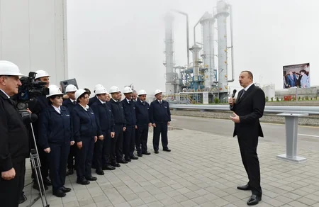 ​İlham Əliyev Sumqayıtda iki zavodun açılışında iştirak edib