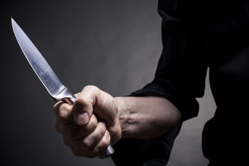 Bakıda kişi arvadını qətlə yetirib, daha iki nəfəri bıçaqlayıb