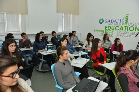 Təhsil naziri SABAH qrupları üçün yaradılan auditoriyada Açıq dərsi izləyib