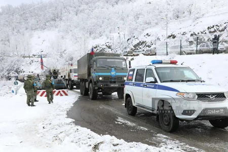 Vehicle belonging to Russian peacekeepers moves freely on Khankandi-Lachin road