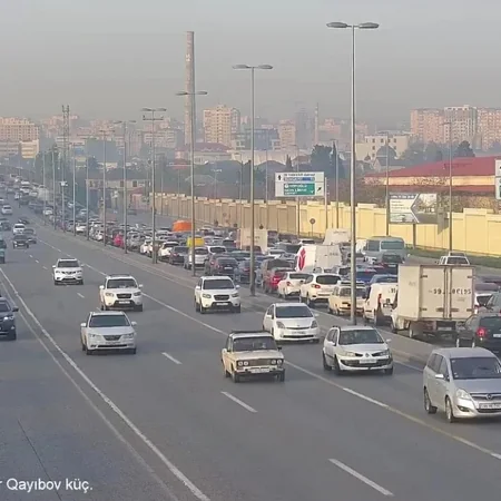 Bakının bir sıra yollarında tıxac yaranıb
