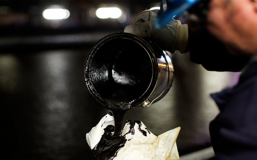 Bloomberg: Oil price is now controlled by just three men