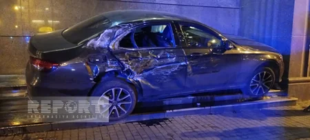 Bakıda minik avtomobili “KamAZ”la toqquşub