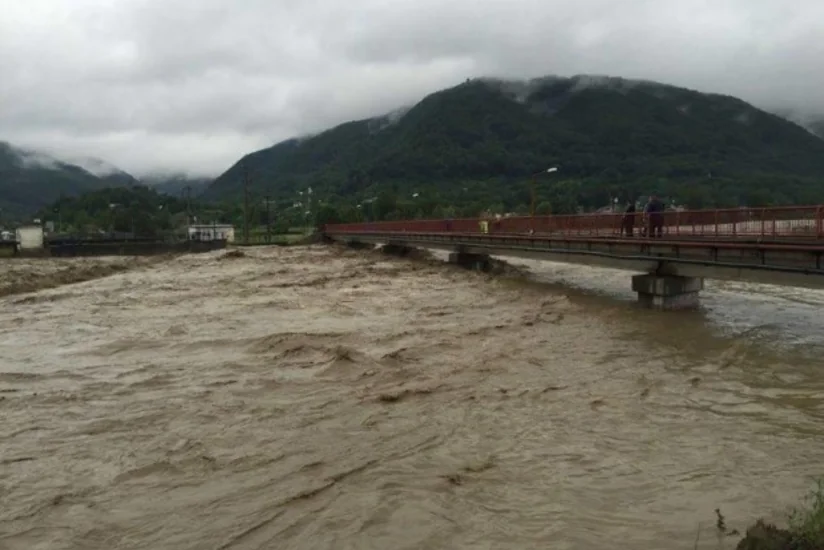 Rumıniyada daşqınlar ciddi fəsadlar törədib, 2 nəfər ölüb