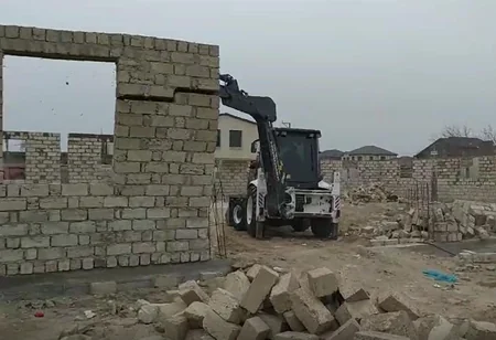 Bakıda qanunsuz tikililər sökülüb 