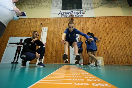 Bakıda voleybol üzrə “Gənc atletlərin inkişafı” layihəsi çərçivəsində ilk seminar keçirilib