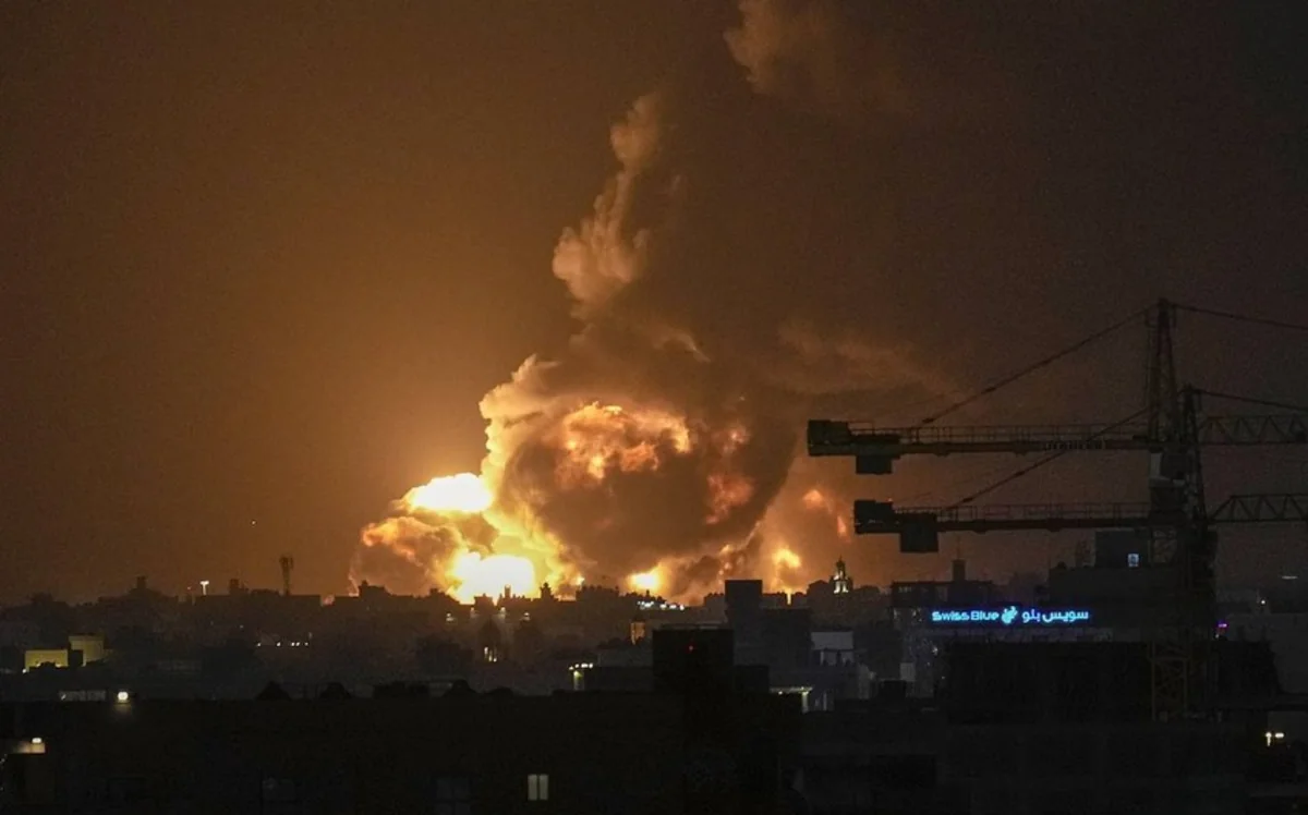 İsrail hərbçiləri Xan Yunisin şərqindəki Abasan qəsəbəsini bombalayıb