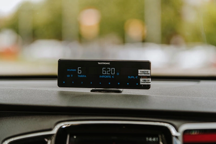 Deputat: Taksi sürücüləri taksometrlərdən də istifadə etməlidirlər