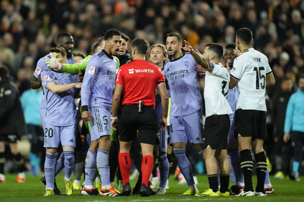 Real klubunun futbolçusu 2 oyunluq cəzalandırılıb