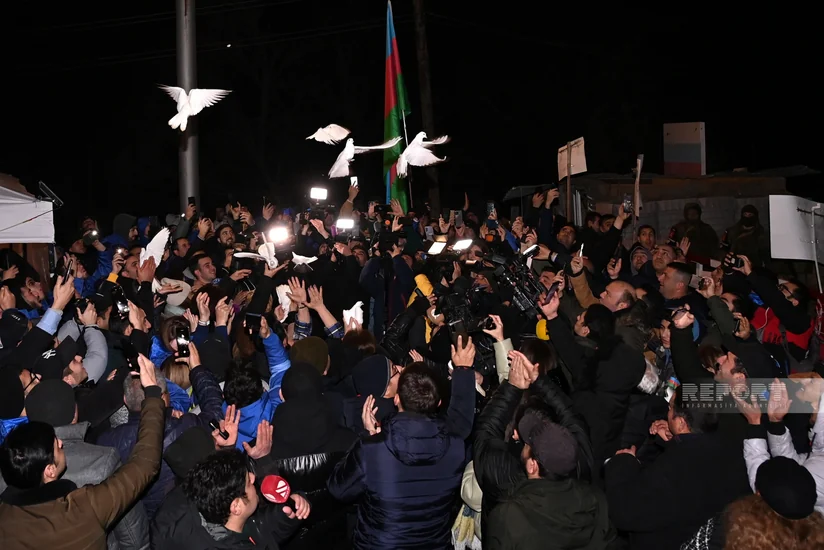 Şuşa-Xankəndi yolunda keçirilən aksiyanın iştirakçıları havaya göyərçin buraxıblar