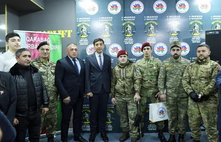 Fərid Qayıbov bazanın açılışında iştirak edib, şəhidin atasına plaket verib