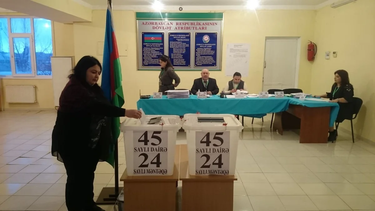 45 saylı Abşeron seçki dairəsində səsvermə - FOTO