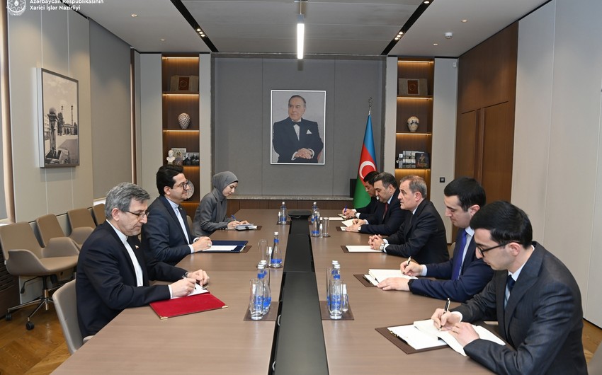 Ceyhun Bayramov İran səfirini diplomatik fəaliyyətinin başa çatması münasibətilə qəbul edib