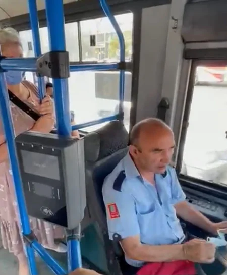 Polis ictimai nəqliyyatda kütləvi yoxlama-nəzarət tədbirləri keçirir