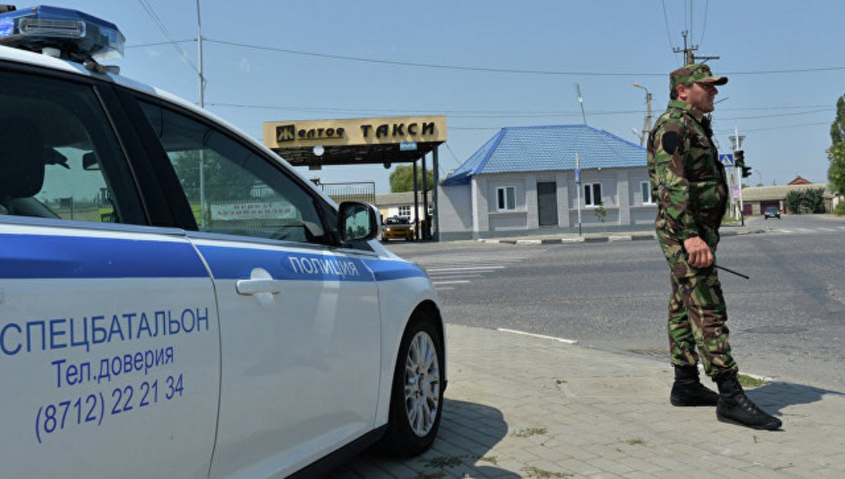 В одном из районов Чечни боевики ранили четверо полицейских