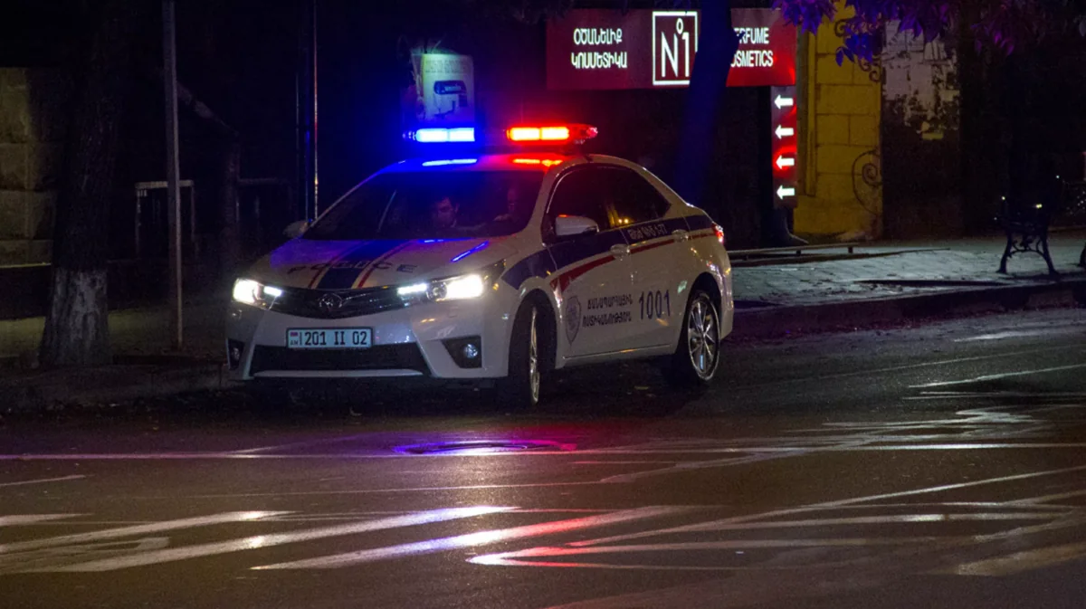 В Ереване при досмотрах обнаружены автомат Калашникова и наркотики, задержаны более 150 человек