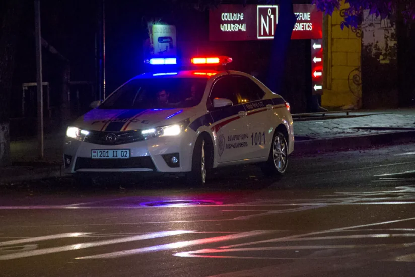 В Ереване при досмотрах обнаружены автомат Калашникова и наркотики, задержаны более 150 человек