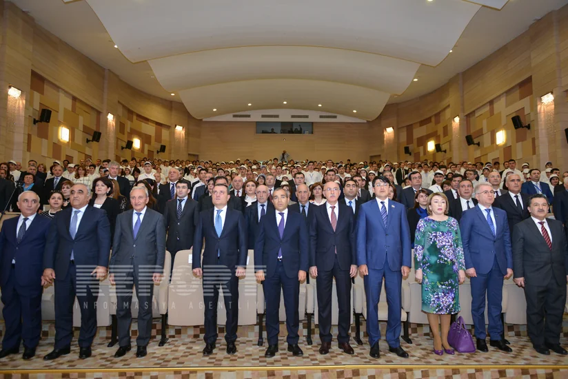 Azərbaycanda məktəblilərin fənn olimpiadasının qalibləri mükafatlandırılıb - FOTO