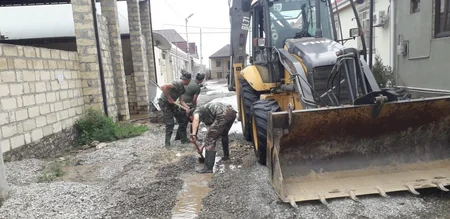 FHN: Gəncədə yağıntıların törətdiyi fəsadlar aradan qaldırılır