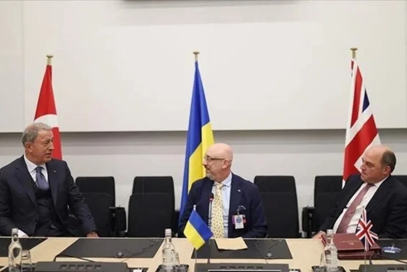 Главы Минобороны Турции, Британии и Украины провели встречу в Брюсселе