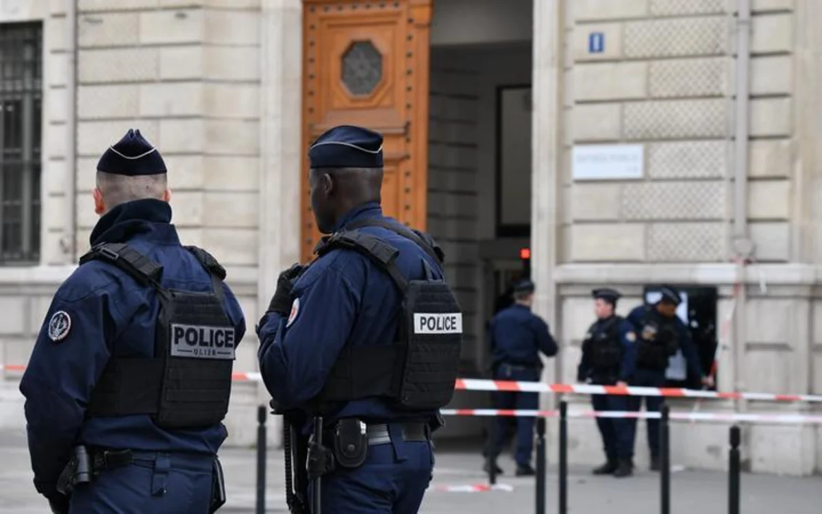 Fransada polisə, məhkəmələrə inam azalıb - SORĞU