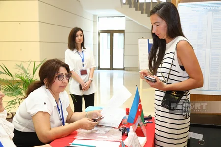 Parlament seçkiləri ilə bağlı məntəqələrdə seçici fəallığı müşahidə edilir - FOTOREPORTAJ