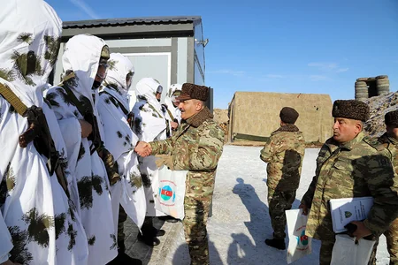 Müdafiə nazirinin müavinləri Kəlbəcərdə yeni inşa edilmiş yerləşmə məntəqələrinə baxış keçiriblər