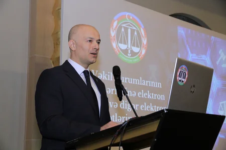 Vəkil qurumlarının rəhbərlərinə elektron order və digər xidmətlərin təqdimatı keçirilib