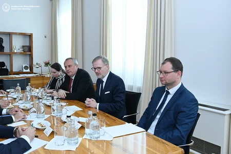 Azerbaijani FM meets with Czech PM