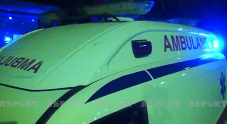 В Исмаиллы автомобиль врезался в дерево, водитель скончался