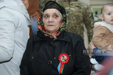 Sentyabr şəhidinin yeni doğulan körpəsi xəstəxanadan evə buraxılıb