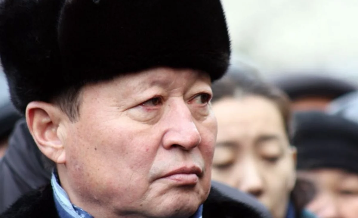 Экс-главу КНБ Казахстана приговорили к 7,5 годам колонии и лишили генеральского звания