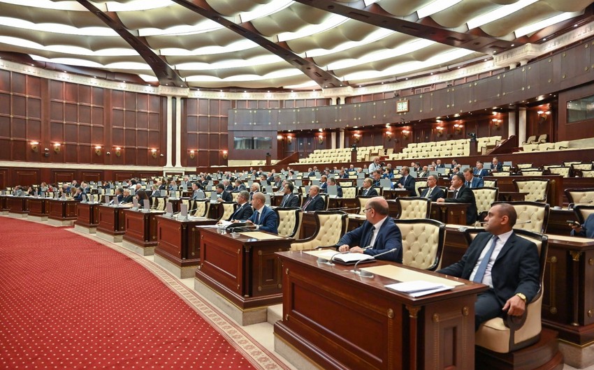 Deputatlar nikah yaşının üzrlü səbəblərə görə də 1 il azaldılmamasının lehinə səs veriblər