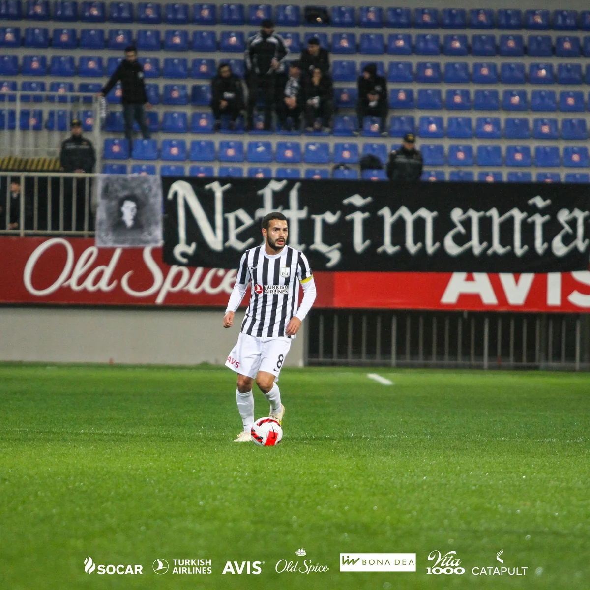 Эмин Махмудов остался верен Нефтчи