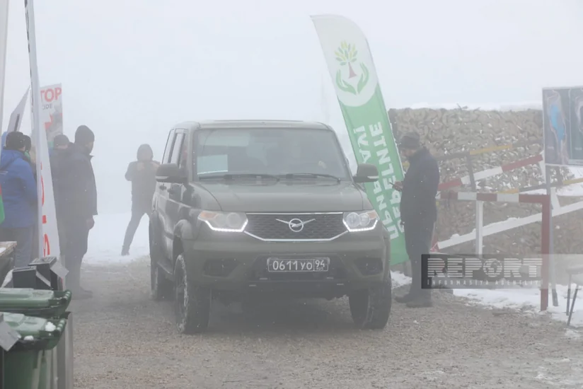 Vehicles of Russian peacekeepers move freely on Khankandi-Lachin road